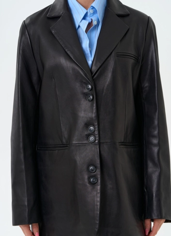 Женский жакет из натуральной кожи фото
