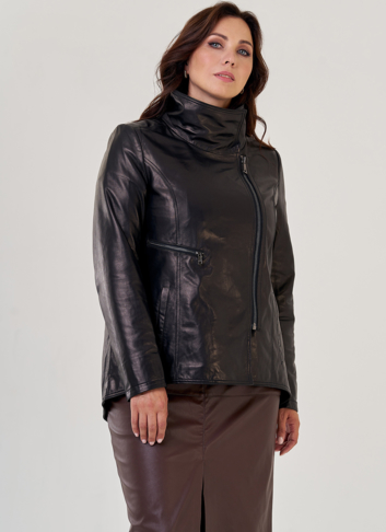 Кожаная куртка на молнии в черном цвете