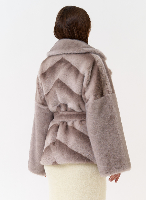 Женская шуба из эко меха с английским воротником 