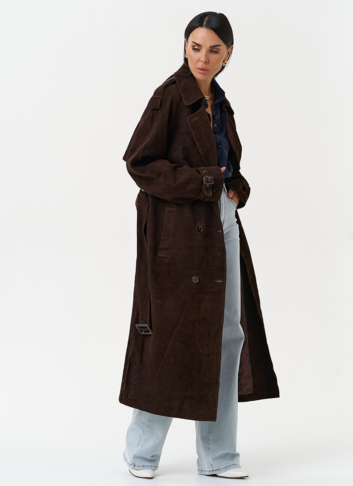 Длинный плащ из натуральной замши коричневого цвета