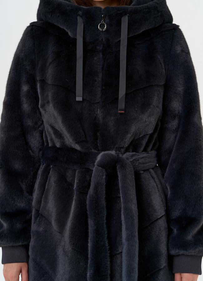 Женская шуба из эко меха с капюшоном модель № 31238 универмаг малина