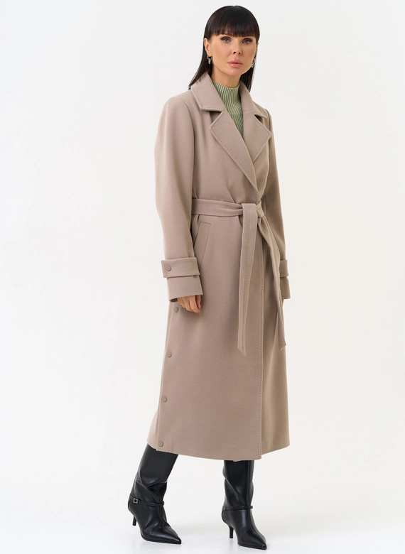 Женское пальто с английским воротником