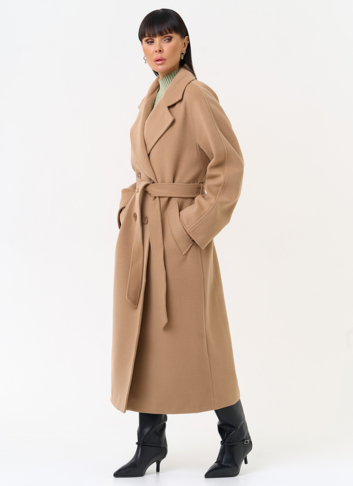 Женское двубортное пальто с поясом