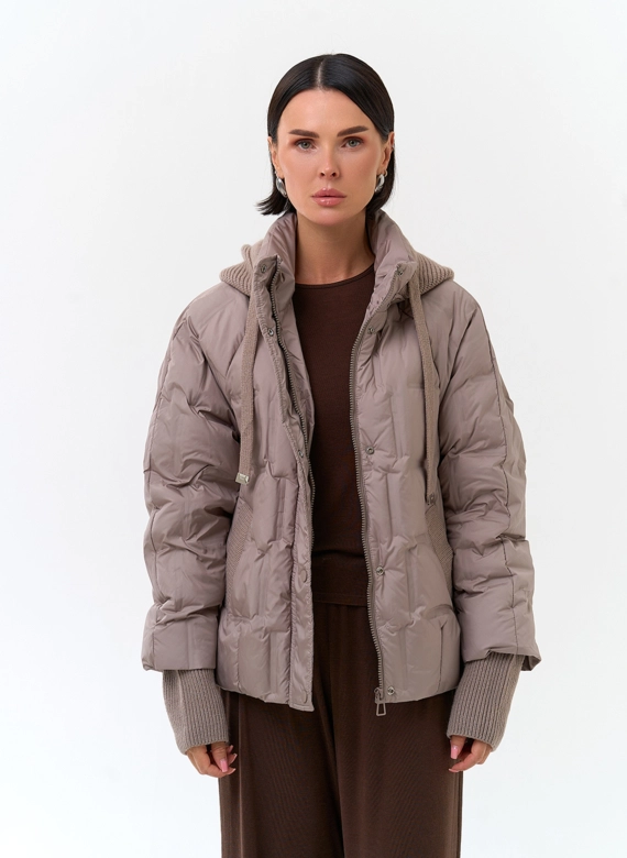 Женская куртка с трикотажным капюшоном