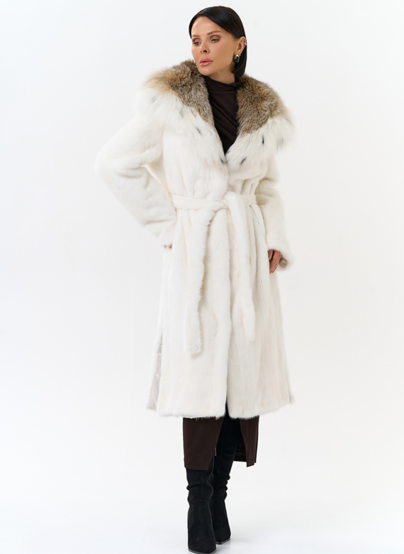Шуба из белой  норки с капюшоном из рыси