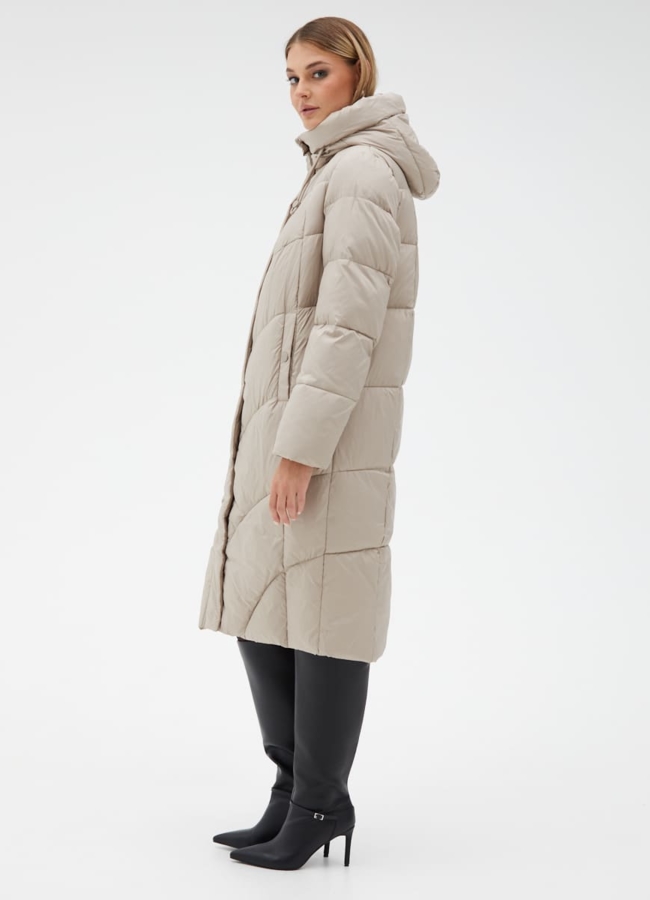 Женский пуховик бежевого цвета с капюшоном модель № 31116 универмаг малина