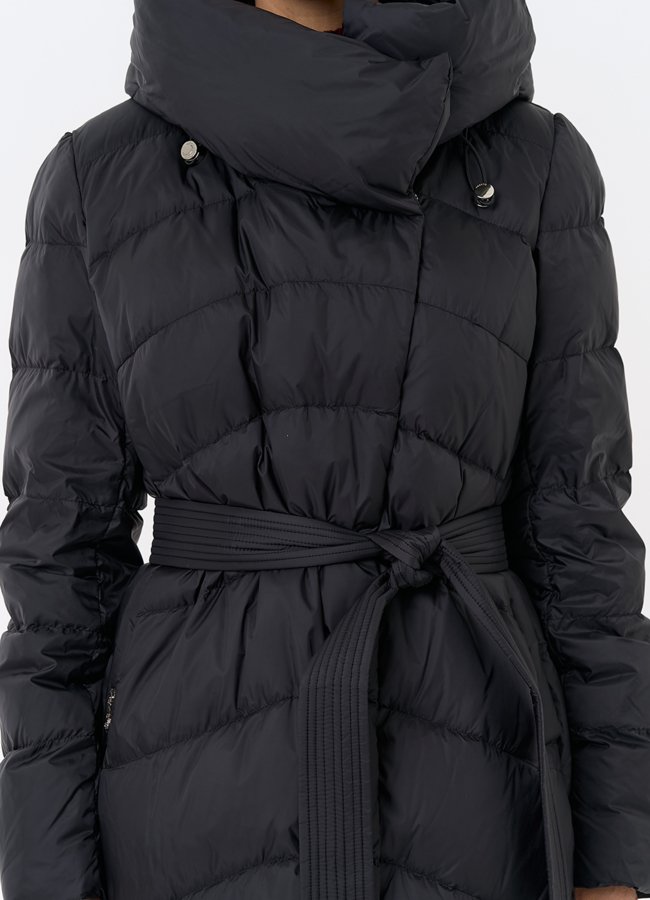 Женский длинный пуховик черного цвета с капюшоном модель № 31968 универмаг малина