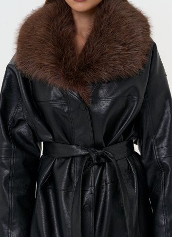 Женская утепленная куртка из эко кожи с воротником из эко меха