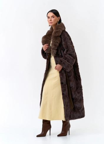 Женская шуба из меха норки с воротником из меха песца фото